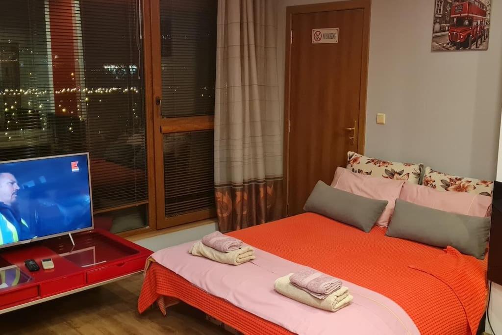 Unique Studio- Great Balcony And View! Parking Possibility! Veliko Turnovo Bagian luar foto