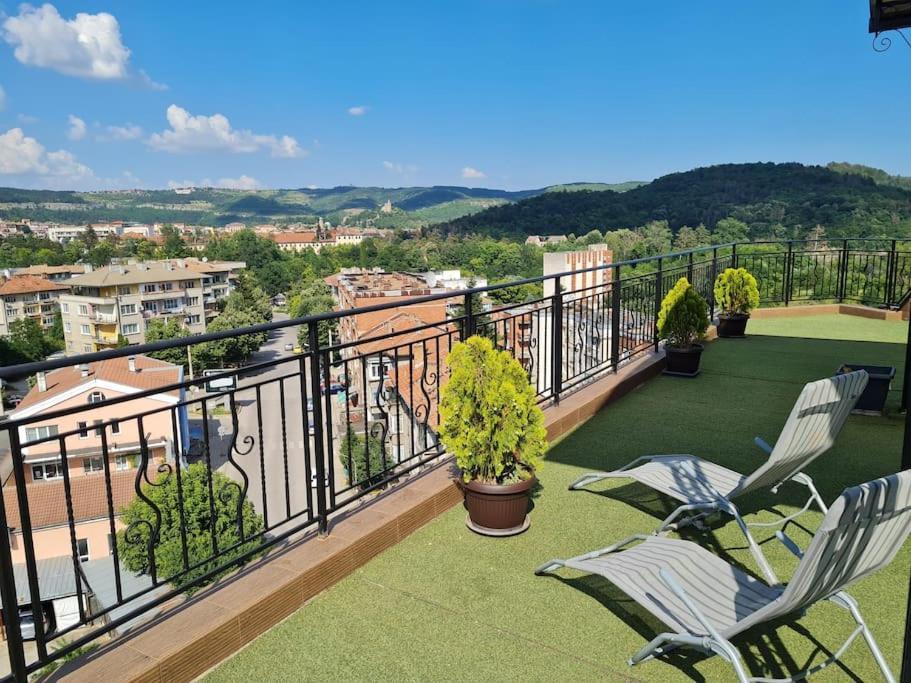 Unique Studio- Great Balcony And View! Parking Possibility! Veliko Turnovo Bagian luar foto