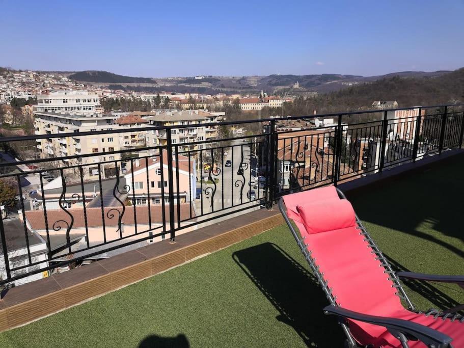 Unique Studio- Great Balcony And View! Parking Possibility! Veliko Turnovo Bagian luar foto