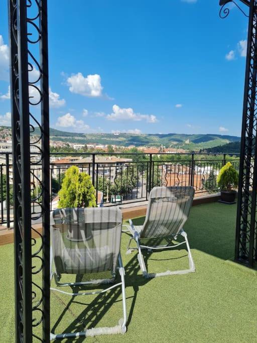 Unique Studio- Great Balcony And View! Parking Possibility! Veliko Turnovo Bagian luar foto