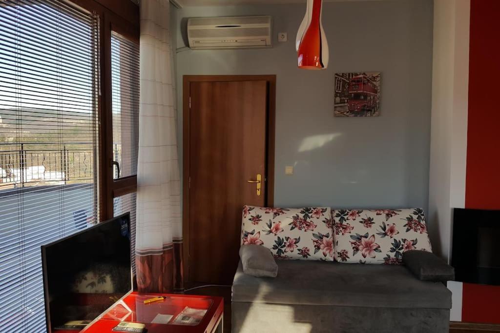 Unique Studio- Great Balcony And View! Parking Possibility! Veliko Turnovo Bagian luar foto