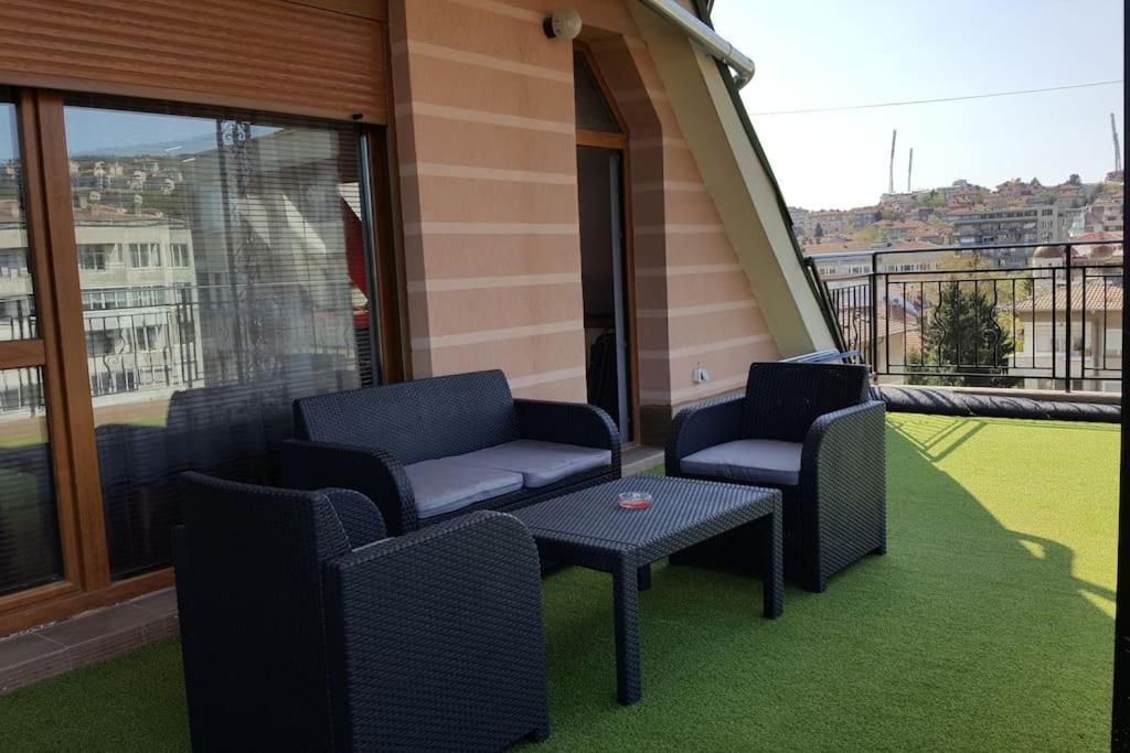 Unique Studio- Great Balcony And View! Parking Possibility! Veliko Turnovo Bagian luar foto