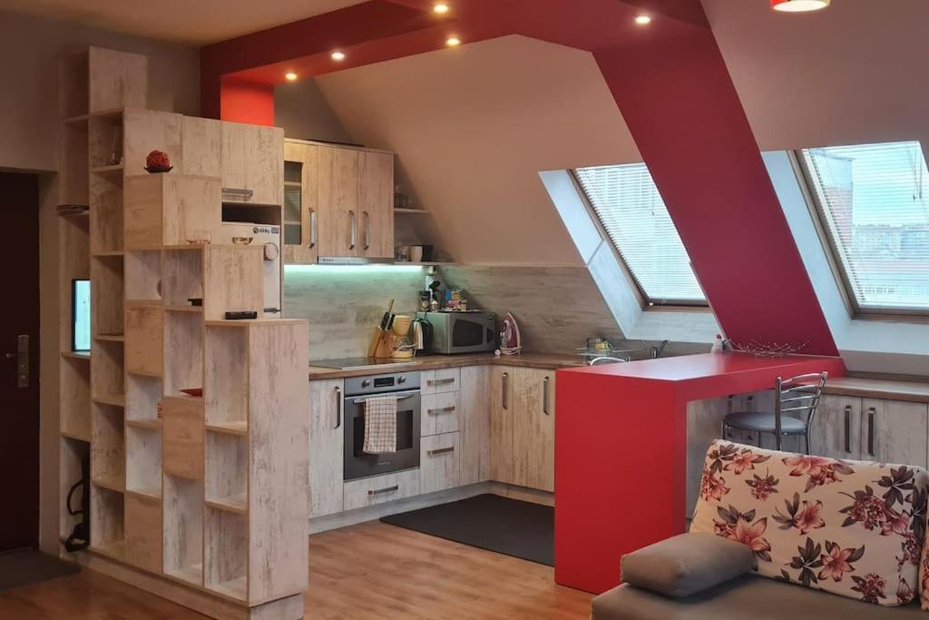 Unique Studio- Great Balcony And View! Parking Possibility! Veliko Turnovo Bagian luar foto