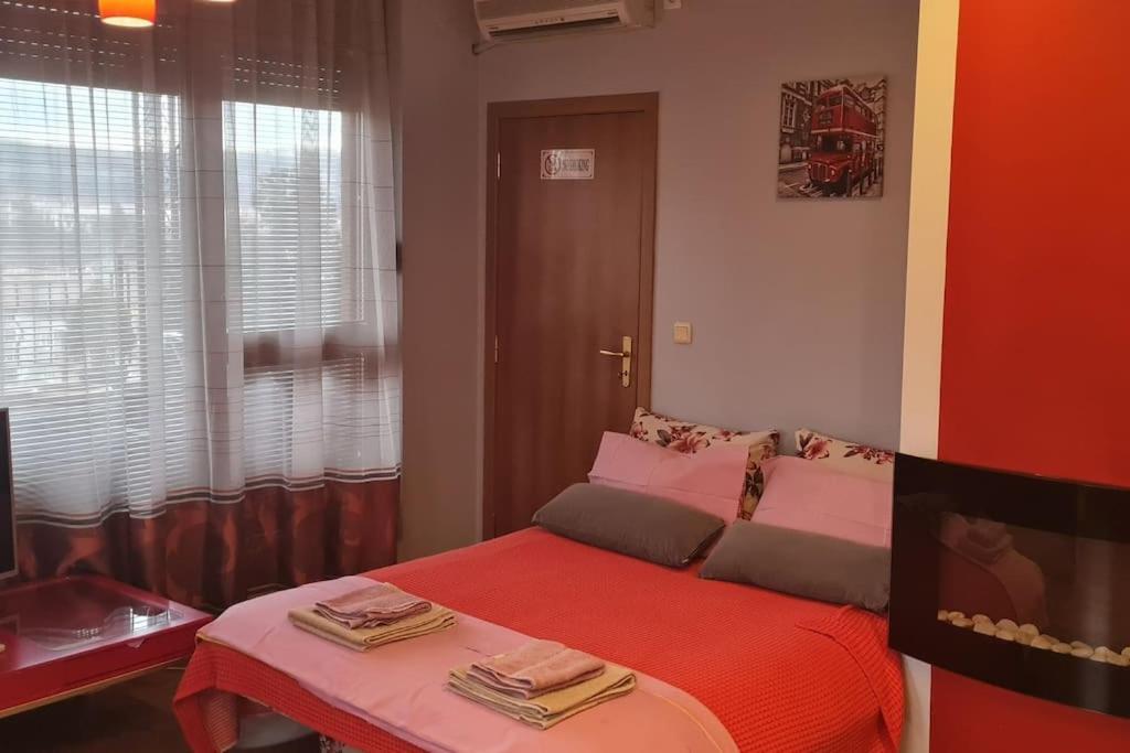 Unique Studio- Great Balcony And View! Parking Possibility! Veliko Turnovo Bagian luar foto