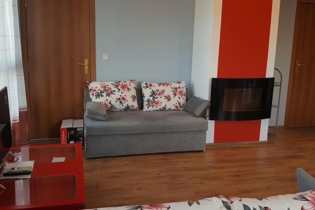 Unique Studio- Great Balcony And View! Parking Possibility! Veliko Turnovo Bagian luar foto
