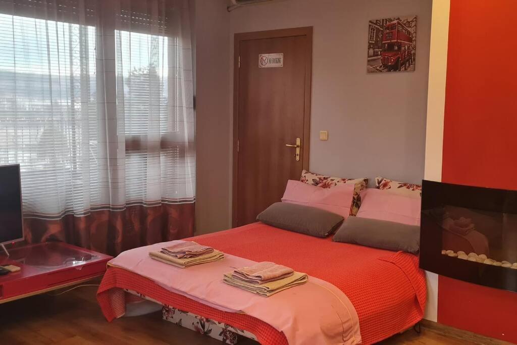Unique Studio- Great Balcony And View! Parking Possibility! Veliko Turnovo Bagian luar foto