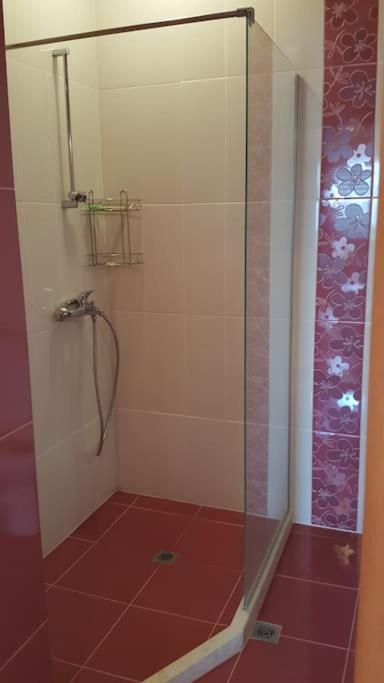 Unique Studio- Great Balcony And View! Parking Possibility! Veliko Turnovo Bagian luar foto