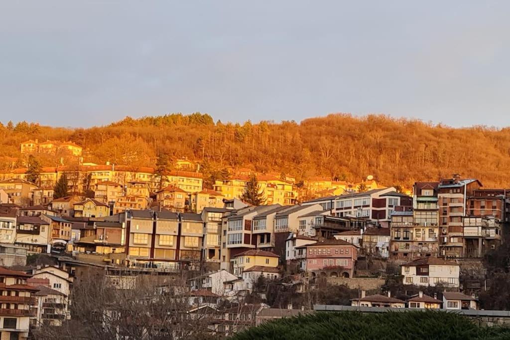 Unique Studio- Great Balcony And View! Parking Possibility! Veliko Turnovo Bagian luar foto