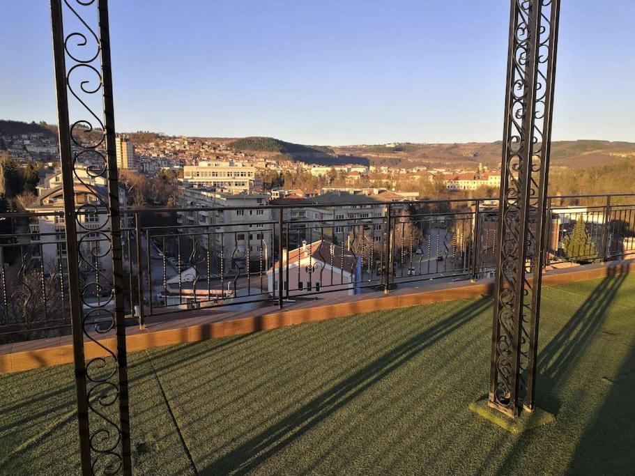 Unique Studio- Great Balcony And View! Parking Possibility! Veliko Turnovo Bagian luar foto